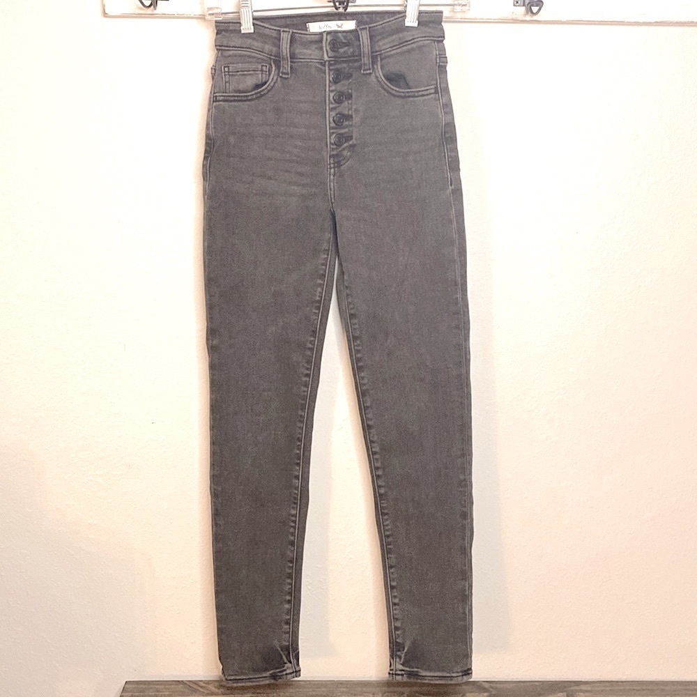 Brand new Buckle Willow & Root Charcoal Mom Jean.